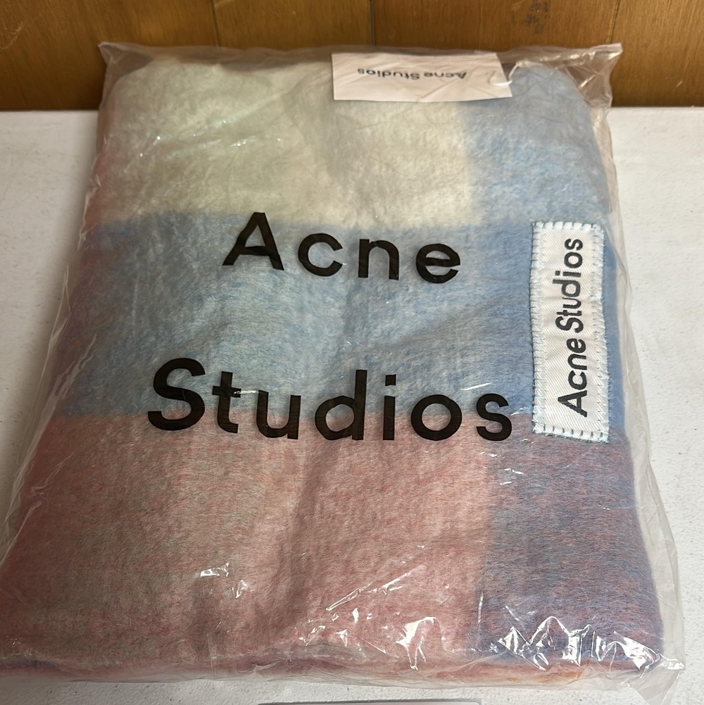 Acne Studios Scarf - Picture 2 of 2